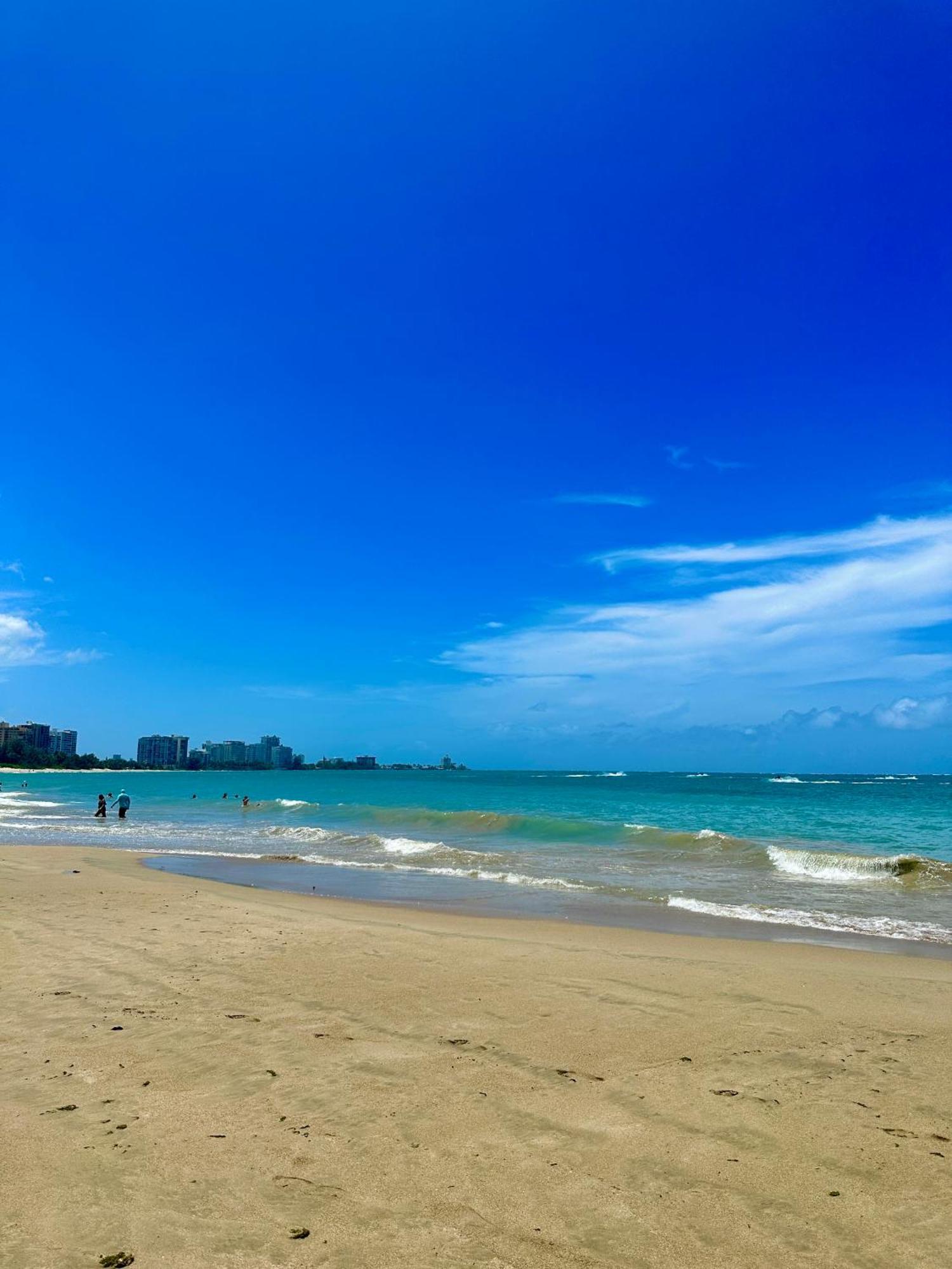 Isla Verde Modern Apartment With Pool 산후안 외부 사진